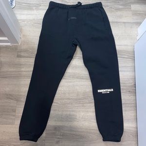 Worn once (medium) fear of god essential great quality wear pants